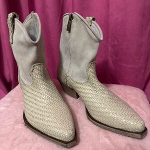 Sundance (Catalog) Women's Cream Woven Ankle Boots size 7 new w/out Tags